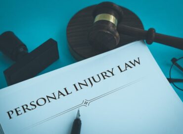 London personal injury solicitors providing excellent legal advice to an injured client filing an accident claim.